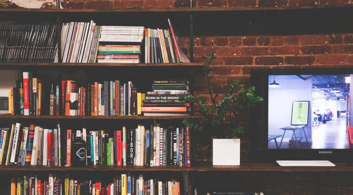 Waar plaats ik de tv in de woonkamer? Waar zet ik een tv in de woonkamer?