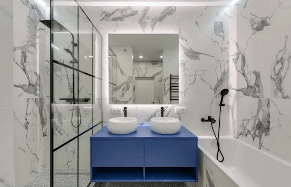 De Regendouche Zwart: Een Luxe Verandering Voor Je Badkamer marmer badkamer